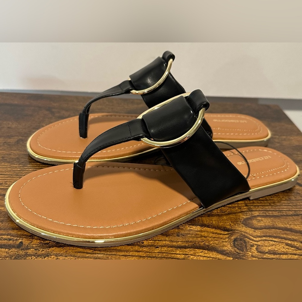 Liz Claiborne Women’s Black Camillo Slip On Thong Sandals NWT Size 6.5